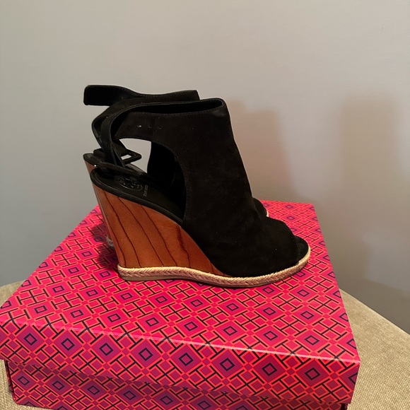 Tory Burch Raya 110mm Wedge Lancaster Suede - Picture 2 of 2